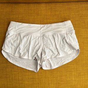 Lululemon white speed up short 2.5” size 6